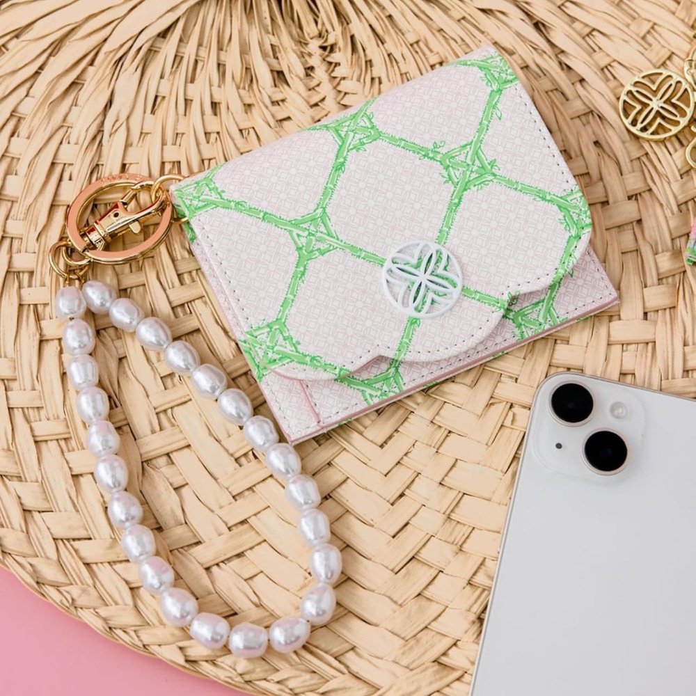 NWT Lily Pulitzer Snap Card Case with Pearl Strap - Picture 3 of 4
